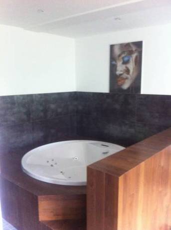 Imagen de la habitación del Hotel Bress Sa&ocirc;ne. Foto 5