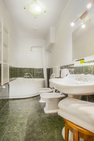 Imagen de la habitación del Hotel Bretagna Heritage – Alfieri Collezione. Foto 14