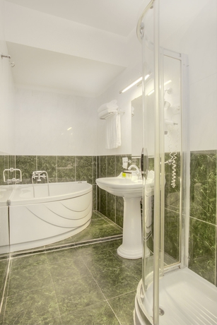 Imagen de la habitación del Hotel Bretagna Heritage – Alfieri Collezione. Foto 15