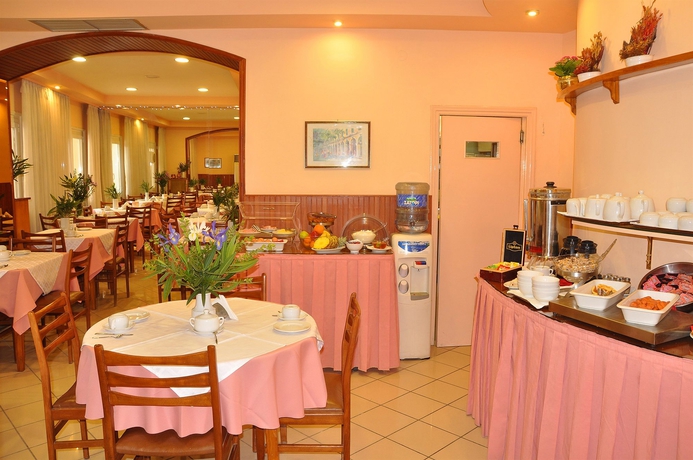 Imagen del bar/restaurante del Hotel Bretagne, Corfu. Foto 2