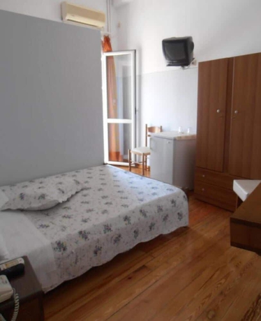 Imagen de la habitación del Hotel Bretagne, Loutraki. Foto 8