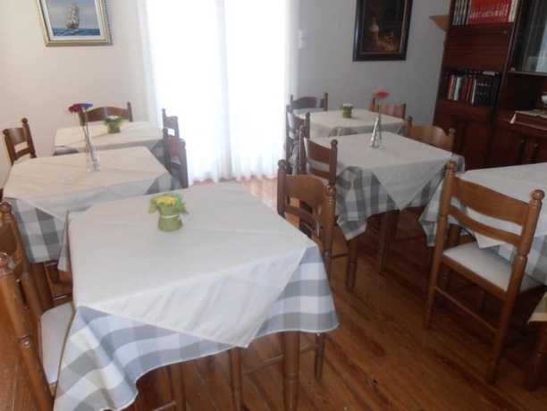 Imagen del bar/restaurante del Hotel Bretagne, Loutraki. Foto 4