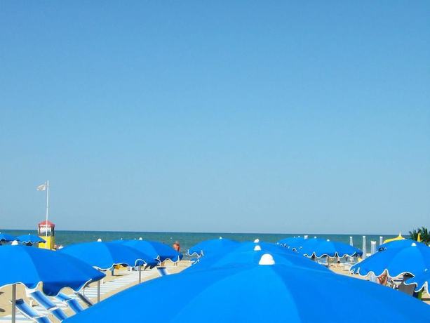 Imagen de los exteriores del Hotel Brezza, Viserba. Foto 9