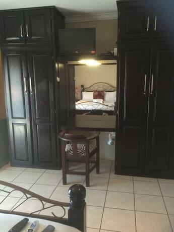 Imagen de la habitación del Hotel Bri-Shel Manor. Foto 18