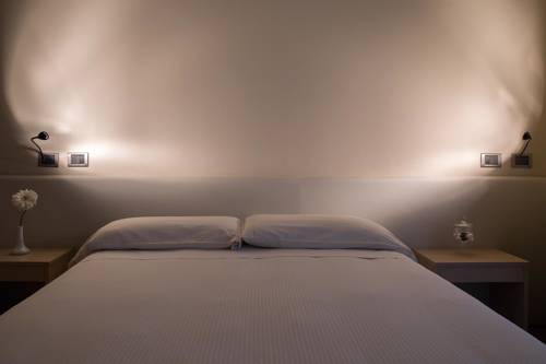 Imagen de la habitación del Hotel Brianteo And Restaurant. Foto 5