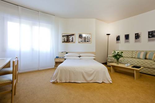 Imagen de la habitación del Hotel Brianteo And Restaurant. Foto 8