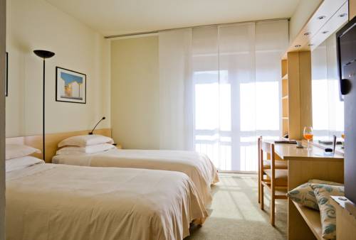 Imagen de la habitación del Hotel Brianteo And Restaurant. Foto 10