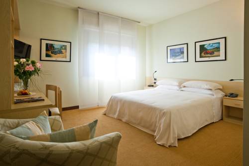 Imagen de la habitación del Hotel Brianteo And Restaurant. Foto 11