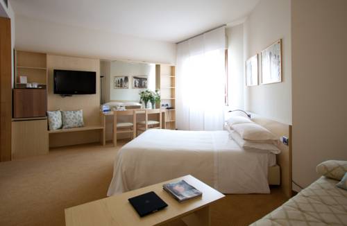 Imagen de la habitación del Hotel Brianteo And Restaurant. Foto 12