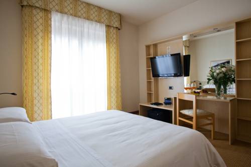 Imagen de la habitación del Hotel Brianteo And Restaurant. Foto 13