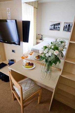 Imagen de la habitación del Hotel Brianteo And Restaurant. Foto 14