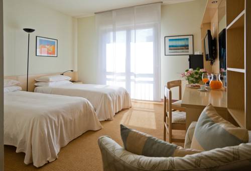 Imagen de la habitación del Hotel Brianteo And Restaurant. Foto 16