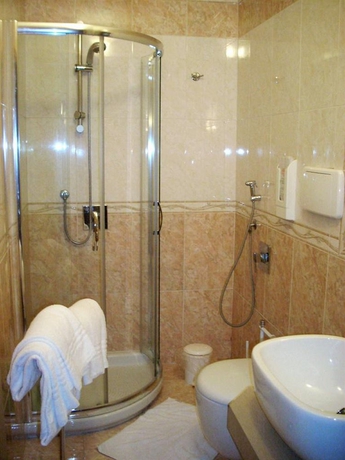 Imagen de la habitación del Hotel Brianza. Foto 6