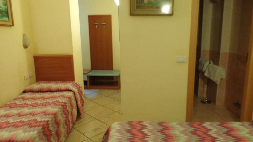 Imagen de la habitación del Hotel Brianza. Foto 10