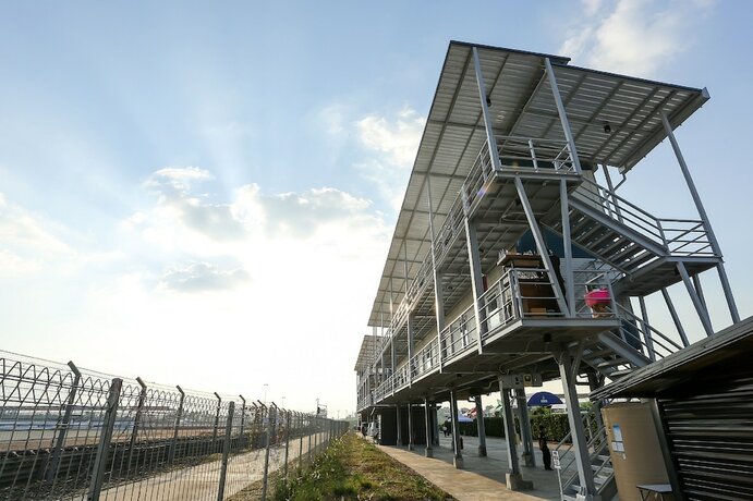 Imagen de los exteriores del Hotel Bric Box Hotel Buriram. Foto 16