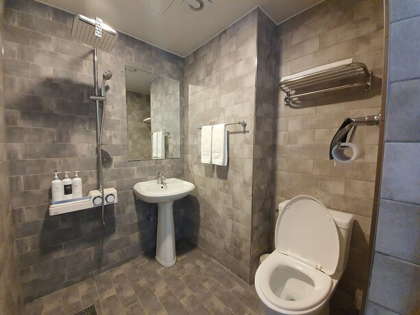 Imagen de la habitación del Hotel Brick 216. Foto 15