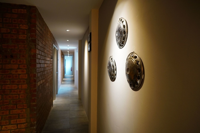 Imagen de los interiores del Hotel Brick Box. Foto 17