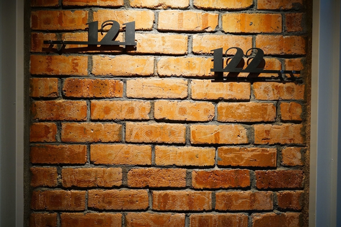 Imagen de los interiores del Hotel Brick Box. Foto 18