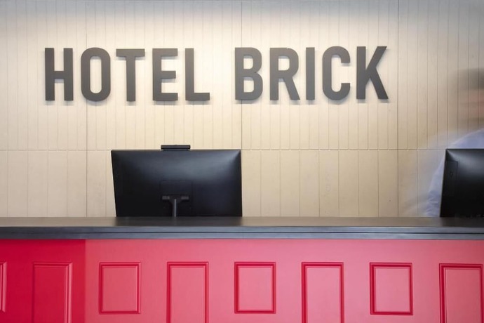 Imagen de los interiores del Hotel Brick. Foto 17