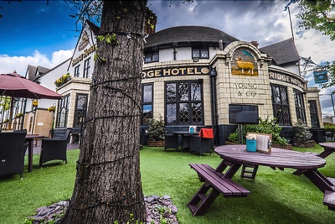 Imagen de los exteriores del Hotel Bridge, Greenford. Foto 16