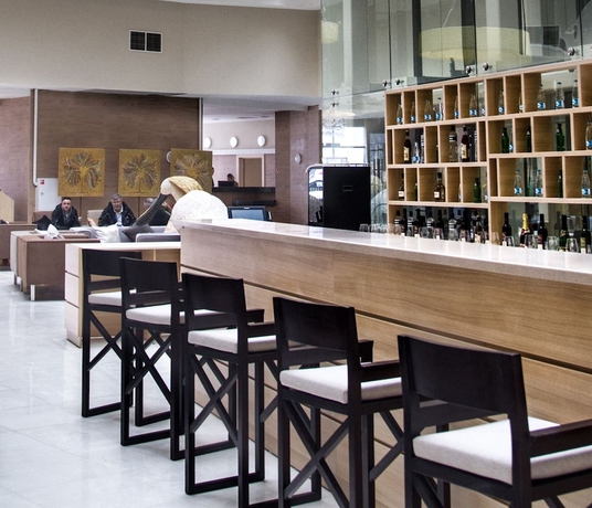 Imagen del bar/restaurante del Hotel Bridge Resort. Foto 2