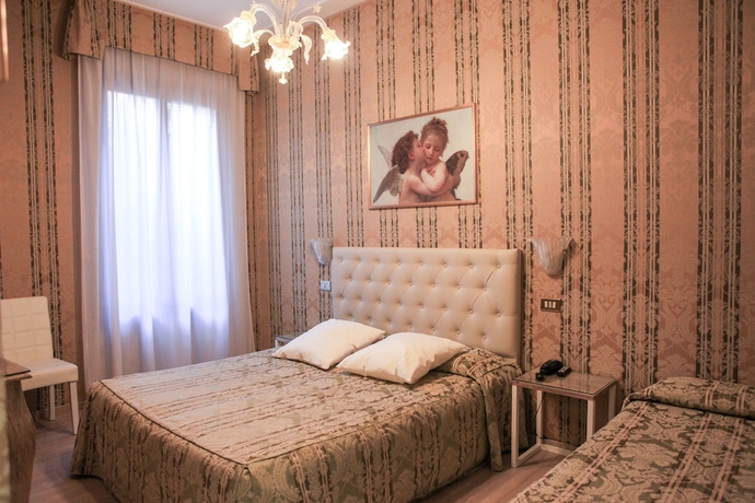 Imagen de la habitación del Hotel Bridge, Venecia. Foto 11