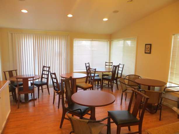 Imagen del bar/restaurante del Hotel Bridge View Motel and Condo\'s. Foto 2