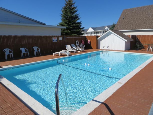 Imagen de la piscina del Hotel Bridge View Motel and Condo\'s. Foto 20