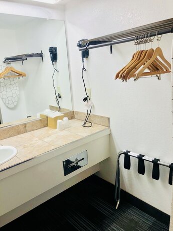 Imagen general del Hotel BridgePoint Inn Daly City. Foto 2