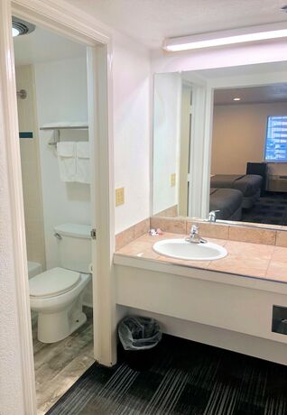 Imagen general del Hotel BridgePoint Inn Daly City. Foto 8