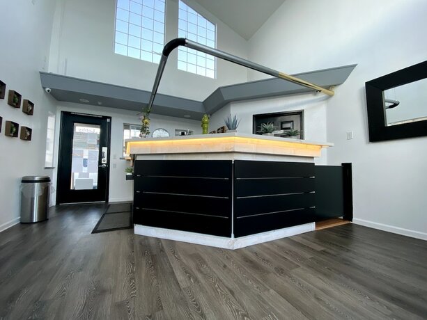 Imagen general del Hotel BridgePoint Inn Daly City. Foto 12