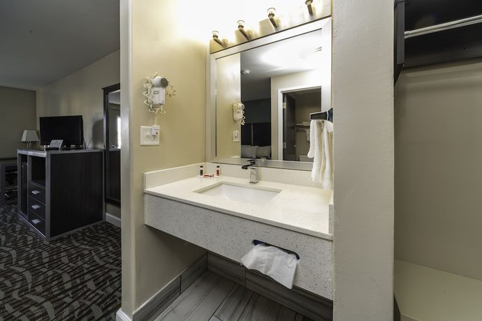 Imagen de la habitación del Hotel Bridgepointe Inn and Suites. Foto 11