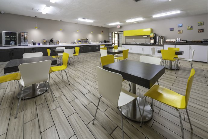 Imagen del bar/restaurante del Hotel Bridgepointe Inn and Suites. Foto 3