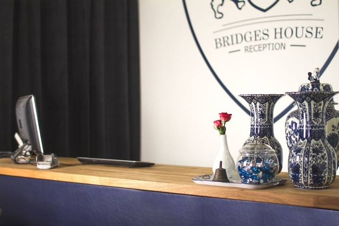 Imagen de los interiores del Hotel Bridges House. Foto 17