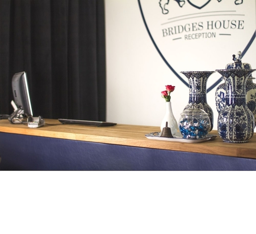 Imagen de los interiores del Hotel Bridges House. Foto 18