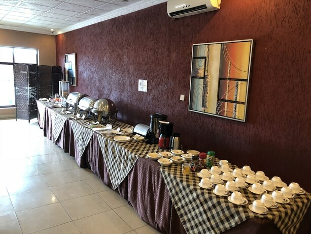 Imagen del bar/restaurante del Hotel Bridgeview and Conference Centre. Foto 17