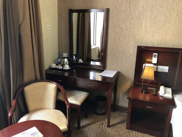 Imagen de la habitación del Hotel Bridgeview and Conference Centre. Foto 18