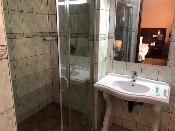 Imagen de la habitación del Hotel Bridgeview and Conference Centre. Foto 30