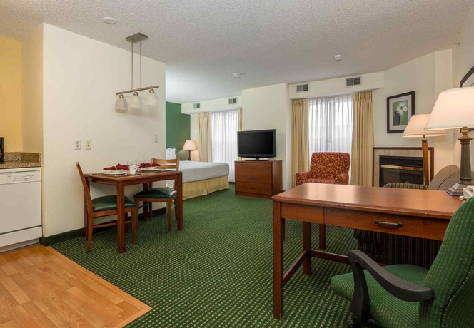 Imagen de los interiores del Hotel Bridgeway Suites Houston Iah North. Foto 7