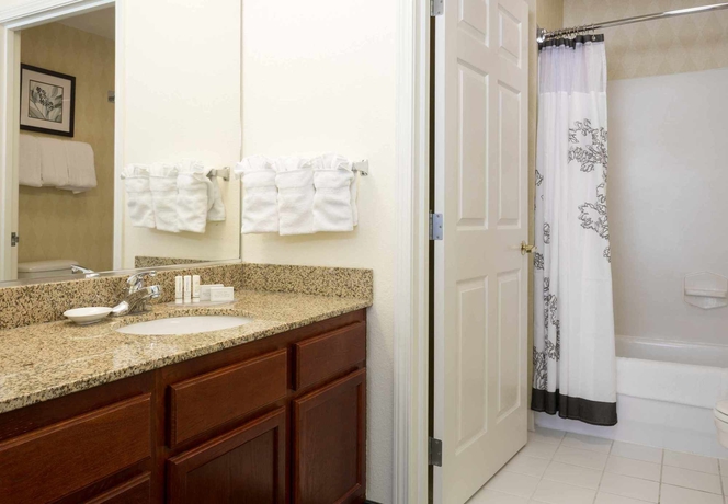 Imagen de la habitación del Hotel Bridgeway Suites Houston Iah North. Foto 3