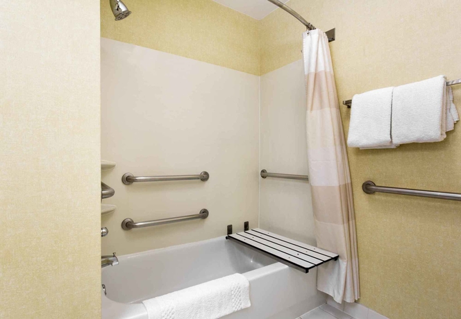 Imagen de la habitación del Hotel Bridgeway Suites Houston Iah North. Foto 6