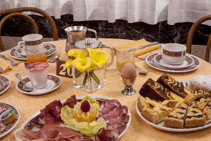 Imagen del bar/restaurante del Hotel Brig. Foto 11