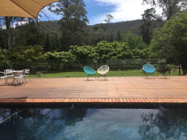 Imagen de la piscina del Hotel Bright Chalet. Foto 15