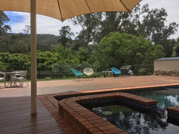 Imagen de la piscina del Hotel Bright Chalet. Foto 16