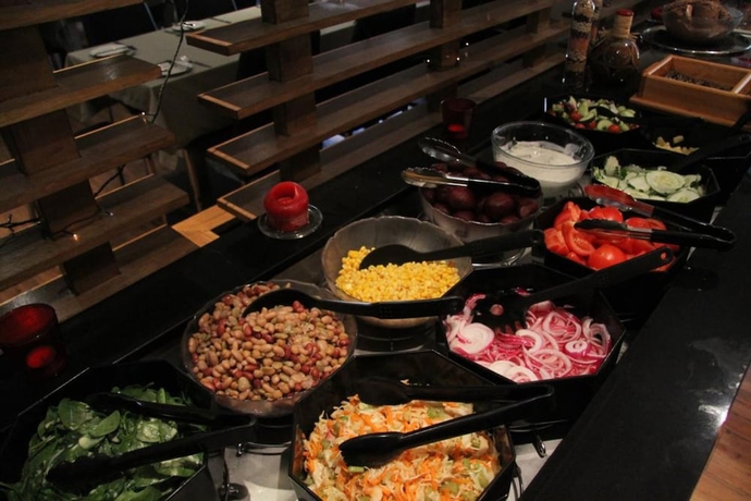 Imagen del bar/restaurante del Hotel Bright Chalet. Foto 3