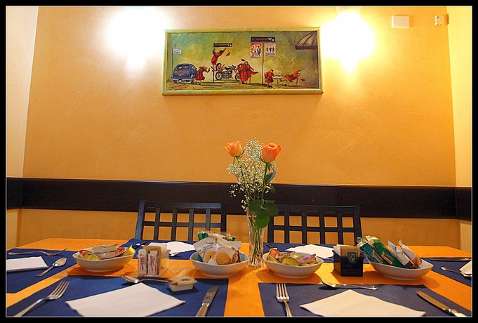 Imagen del bar/restaurante del Hotel Bright. Foto 4