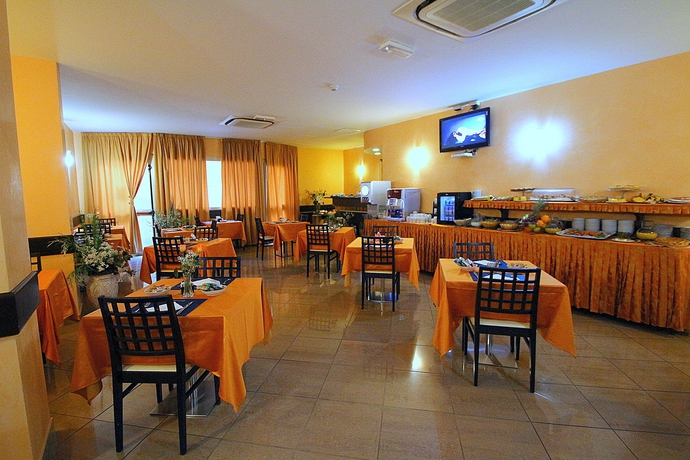 Imagen del bar/restaurante del Hotel Bright. Foto 5