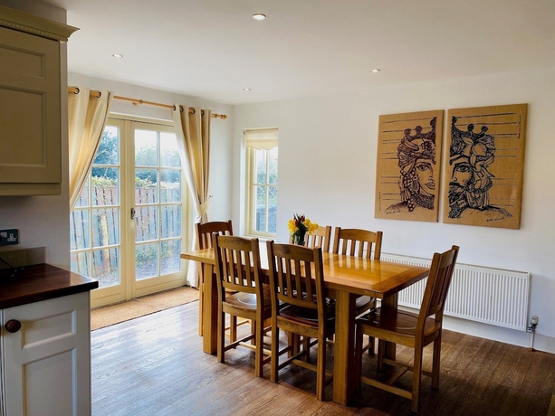 Imagen de la habitación del Hotel Bright Modern Welcoming Home Easy Stroll Along Pathway Into Kenmare Town. Foto 6