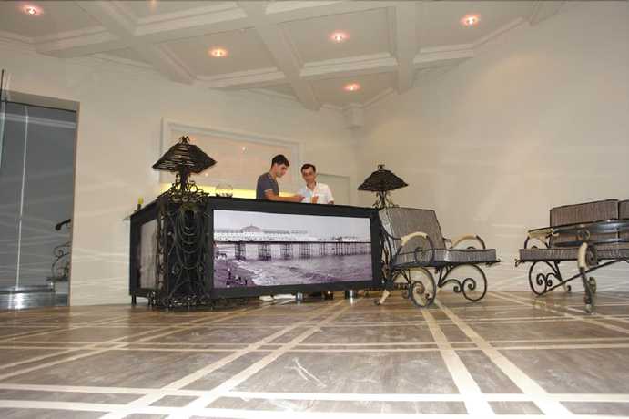 Imagen de los interiores del Hotel Brighton, Batumi. Foto 18