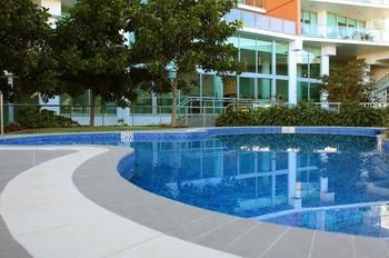 Imagen de la piscina del Hotel Brighton On Broadwater Shores. Foto 12